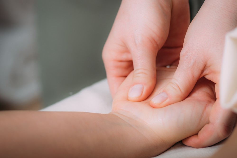 how-to-hand-massage